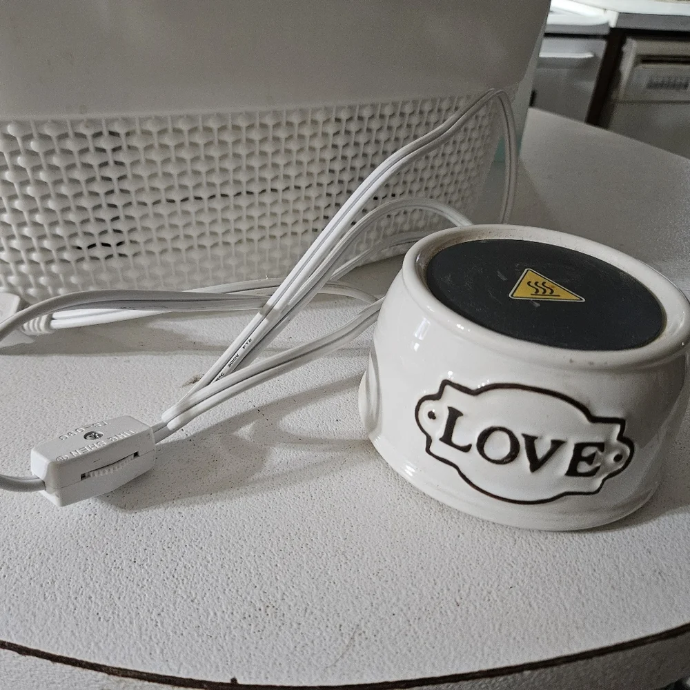 Scentsy White Ceramic Candle Warmer Love Design!